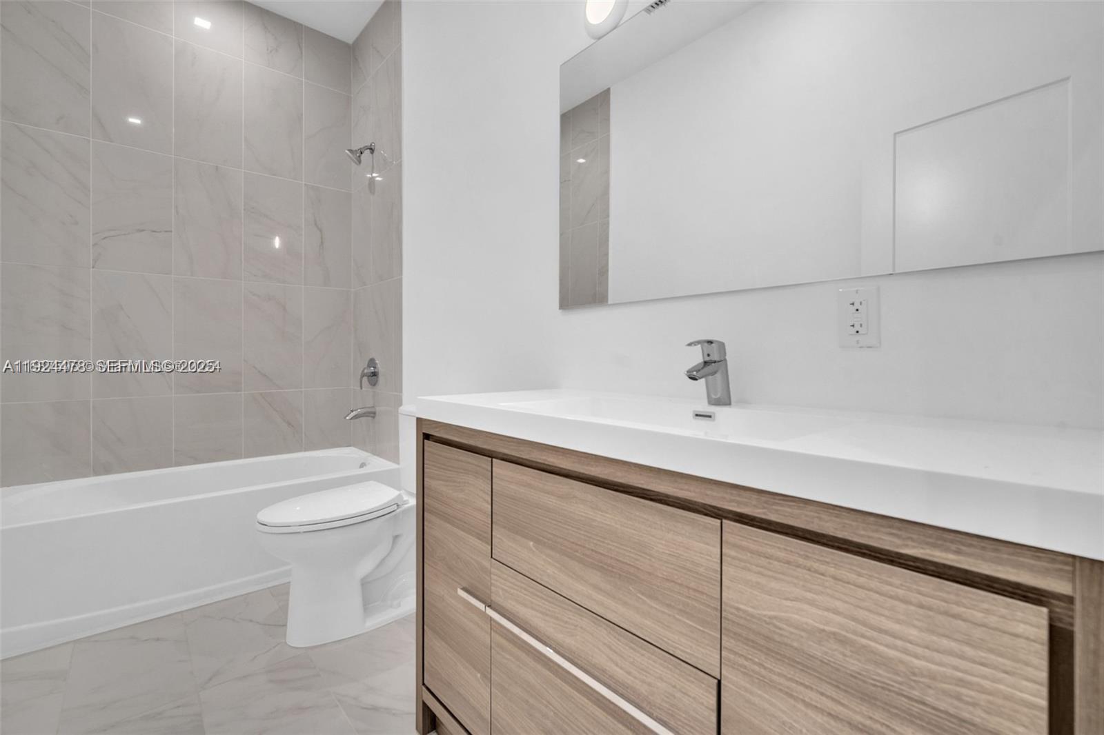 OAKS PLACE - Residential Lease