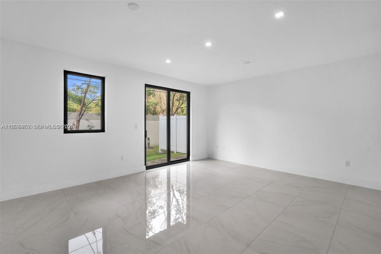 OAKS PLACE - Residential Lease