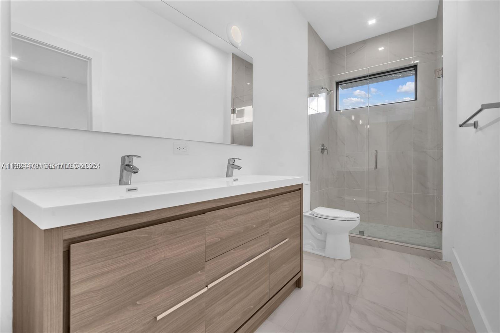 OAKS PLACE - Residential Lease