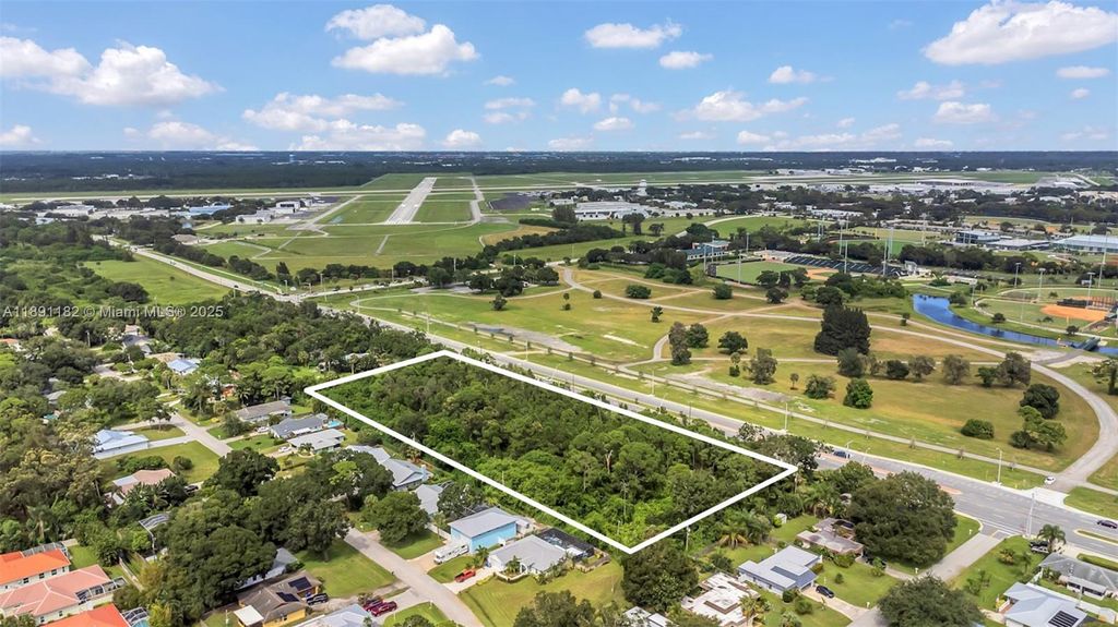 Photo of 2301 43rd Avenue, Vero Beach, FL 32960 (MLS # A11891182)