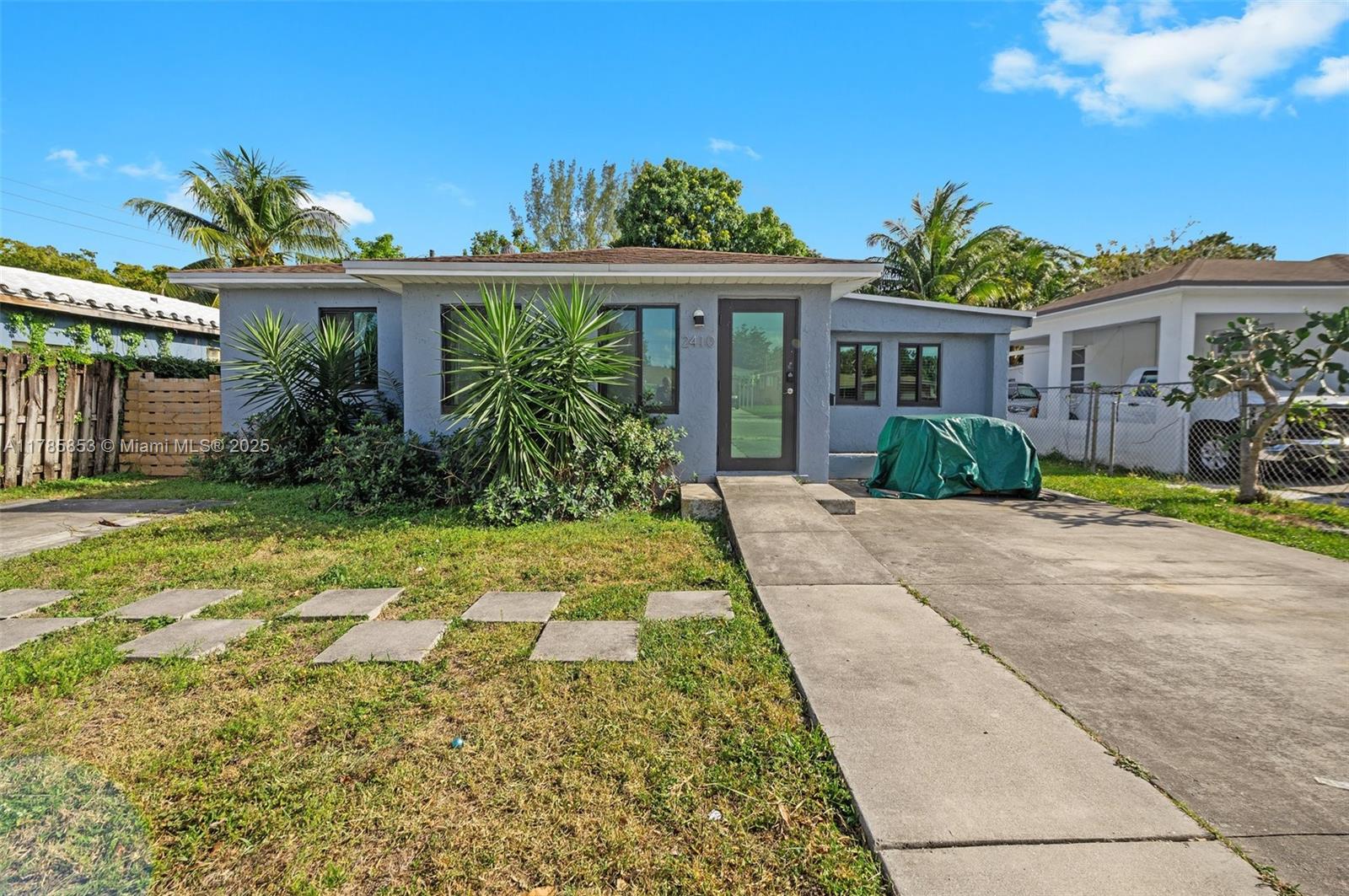 Rental Property at 2410 Jackson St, Hollywood, Broward County, Florida - Bedrooms: 3 
Bathrooms: 2  - $3,100 MO.