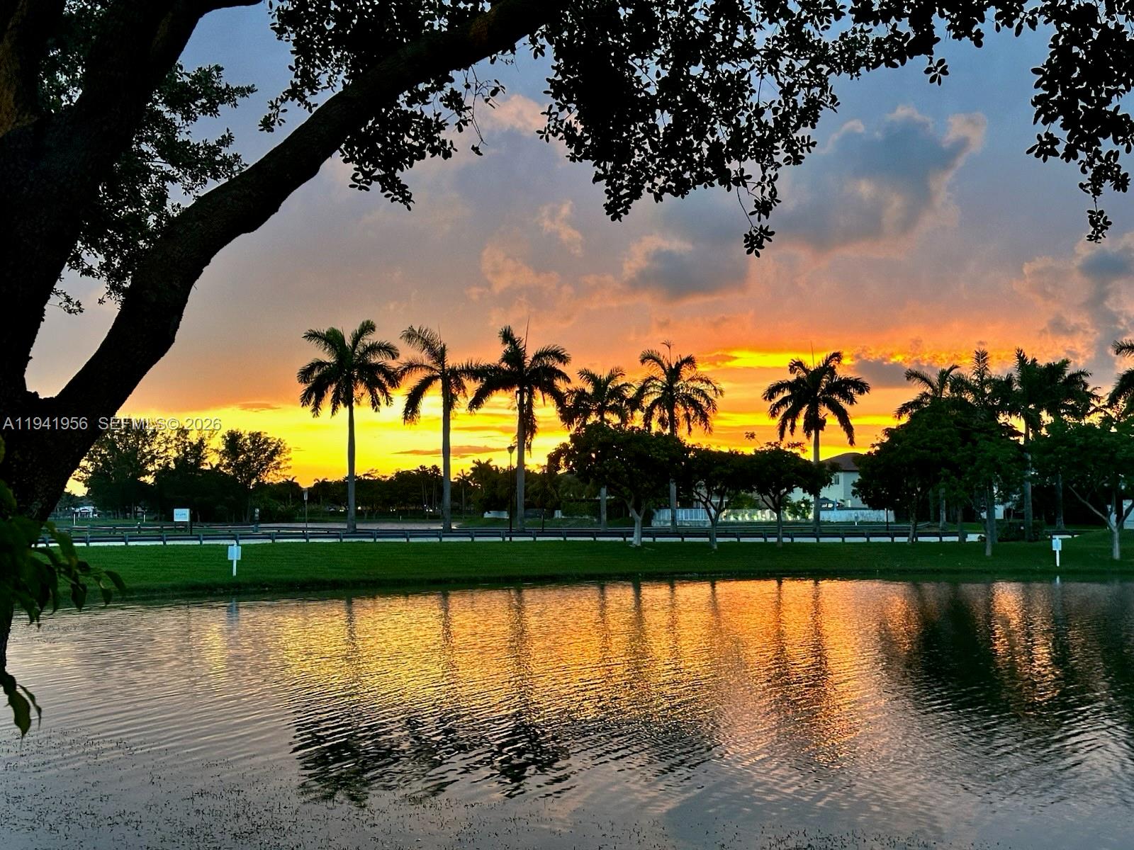 THE SHORES CONDO NO 1 - Residential