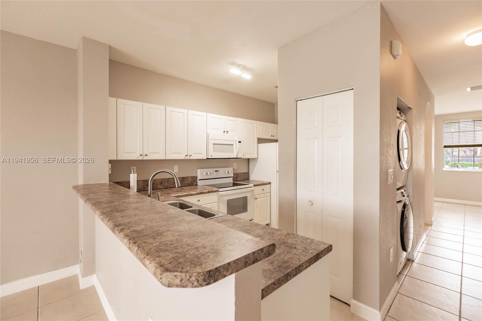 THE SHORES CONDO NO 1 - Residential