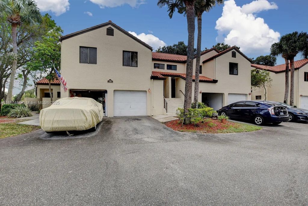 Photo of 16 Via De Casas Sur #201, Boynton Beach, FL 33426 (MLS # A11817487)