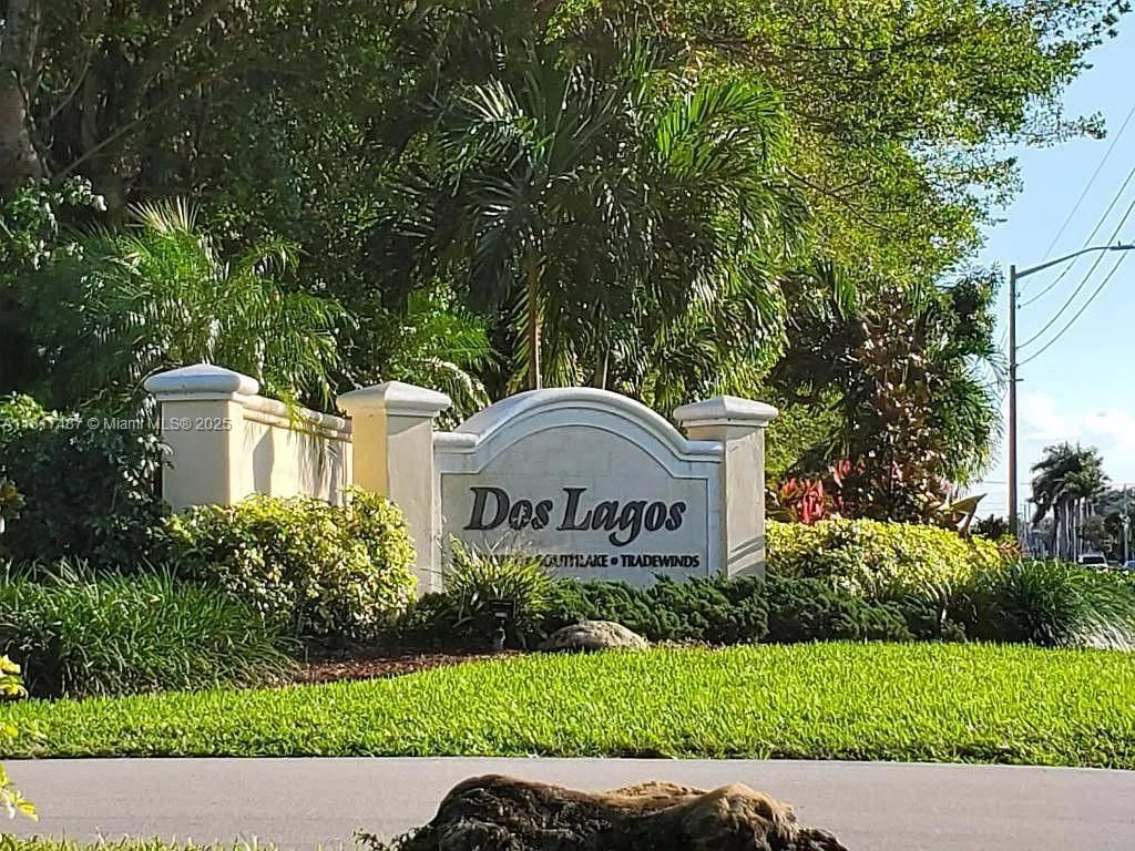 Photo of 16 Via De Casas Sur #201, Boynton Beach, FL 33426 (MLS # A11817487)