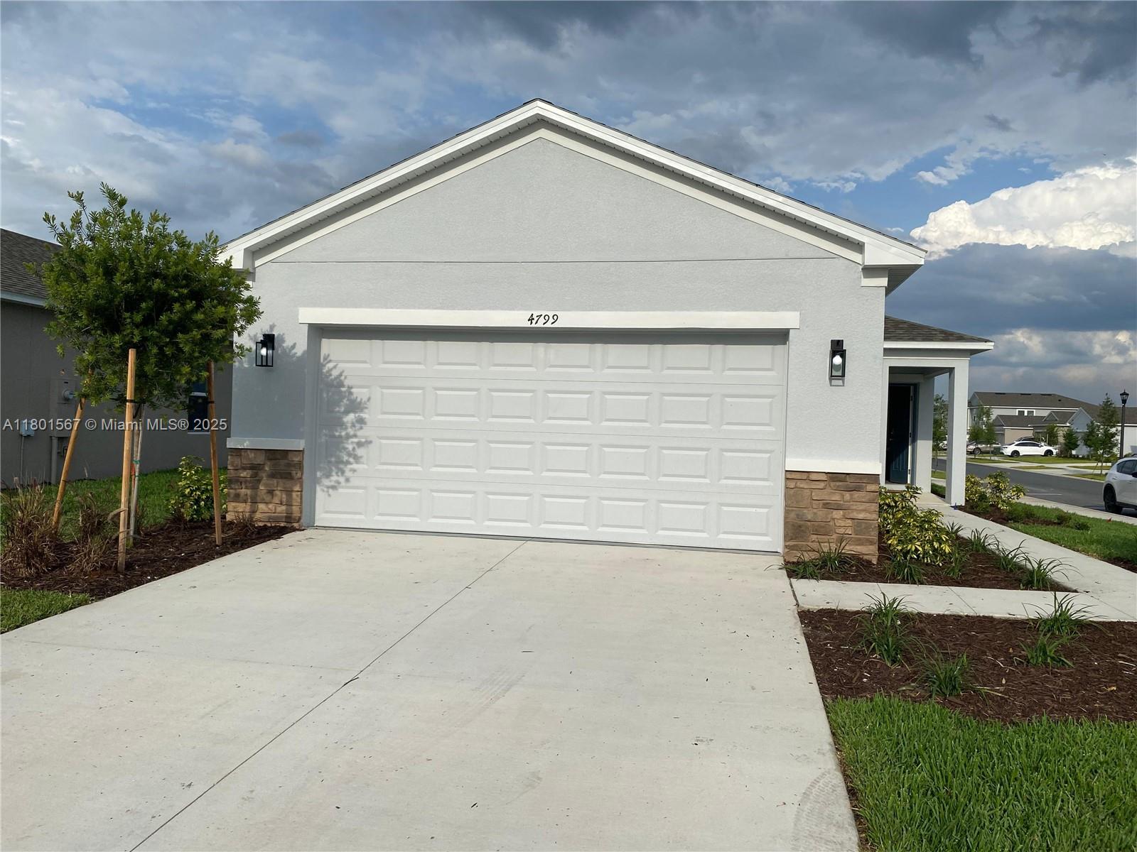 Rental Property at 4799 Guinep Ln 4799, Kissimmee,  - Bedrooms: 3 
Bathrooms: 2  - $2,300 MO.