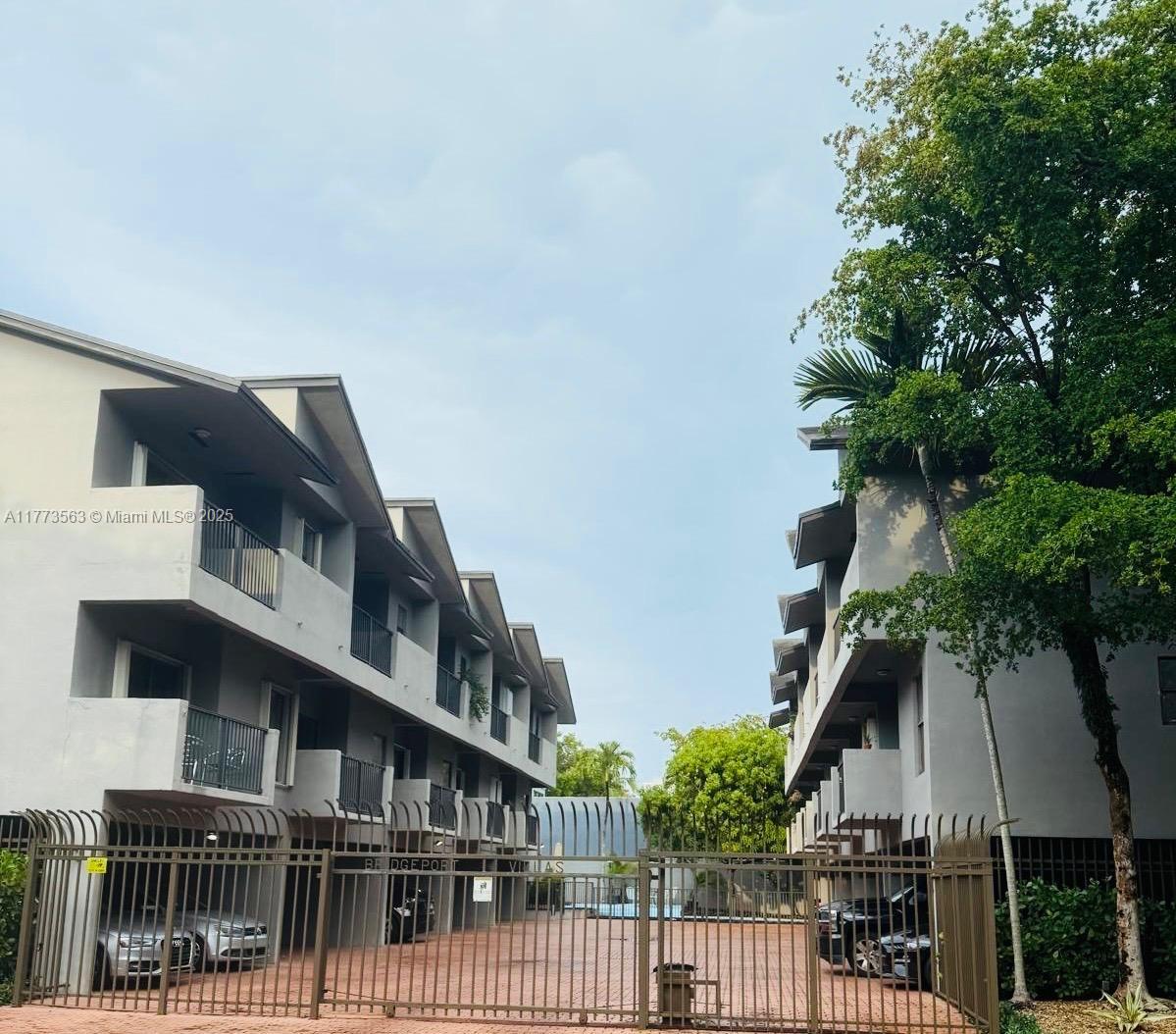 2999 Bridgeport Ave 2999, Miami, Broward County, Florida - 2 Bedrooms  
3 Bathrooms - 