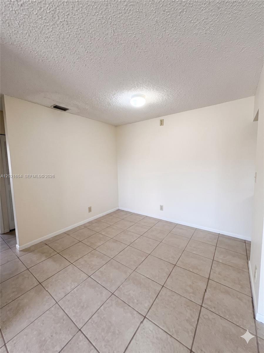 10038 Winding Lake 204