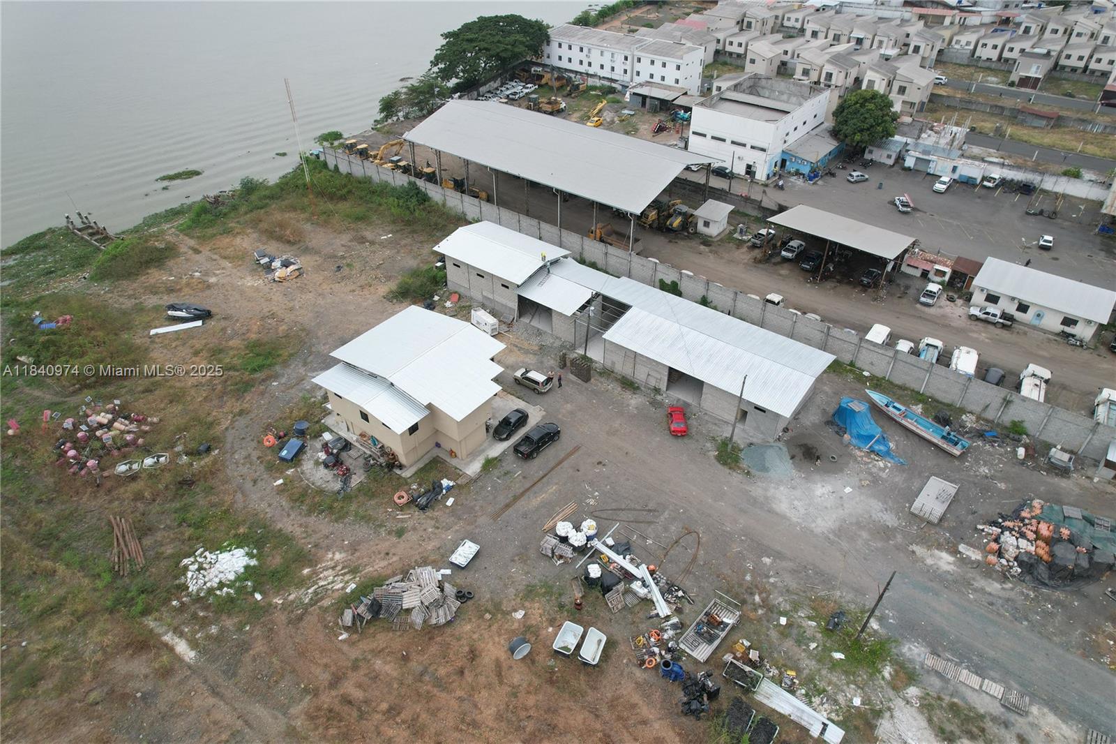 1 KM Via Duran Tambo