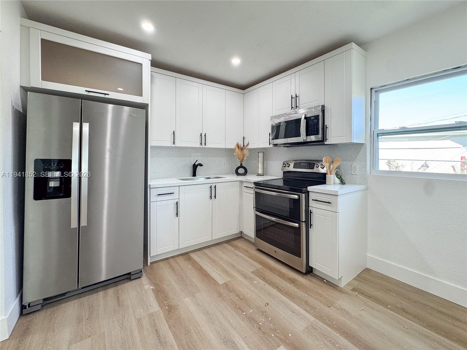 OAKLAND PARK SECOND ADD - Residential