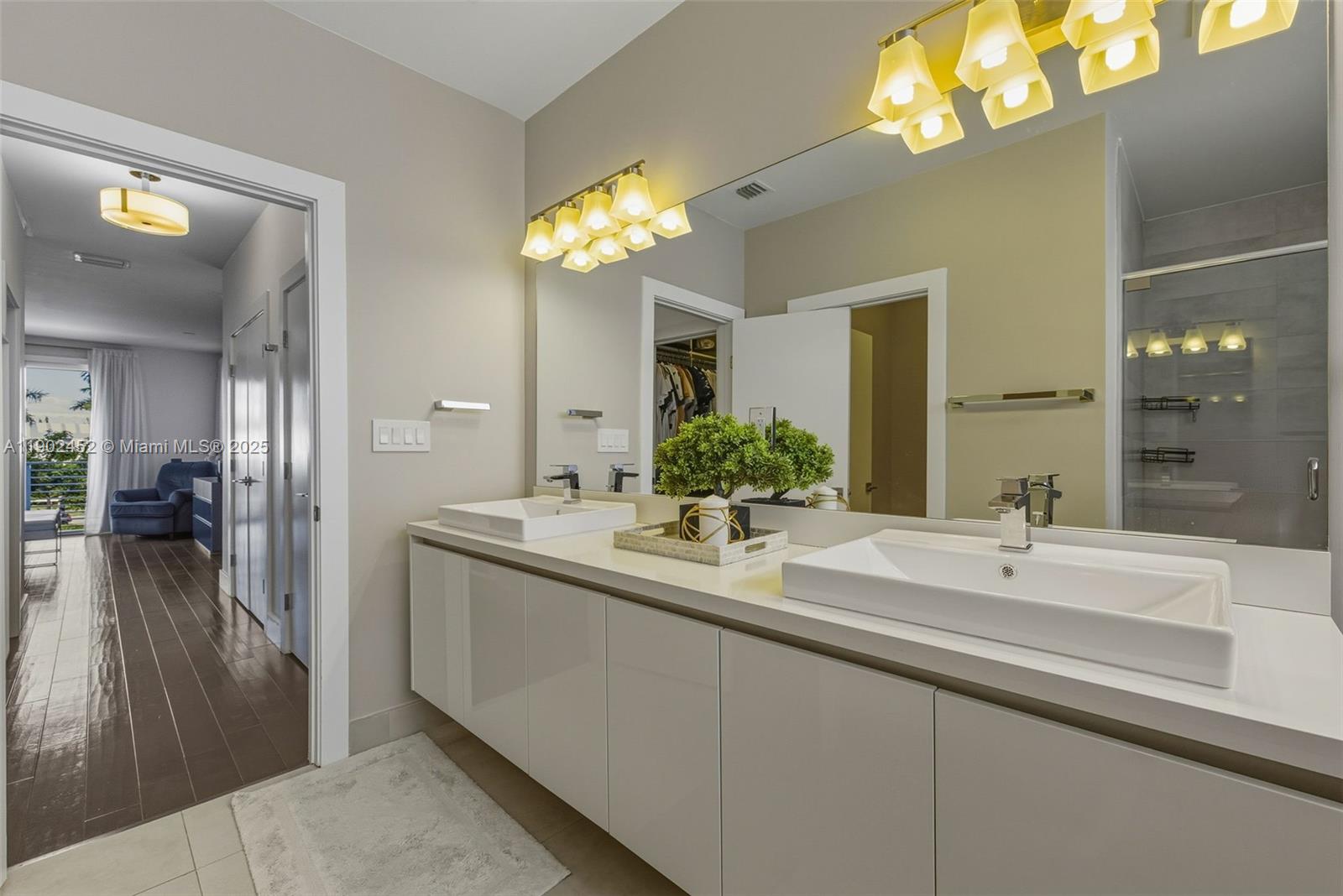 DORAL PALMS SOUTH - Residential Lease