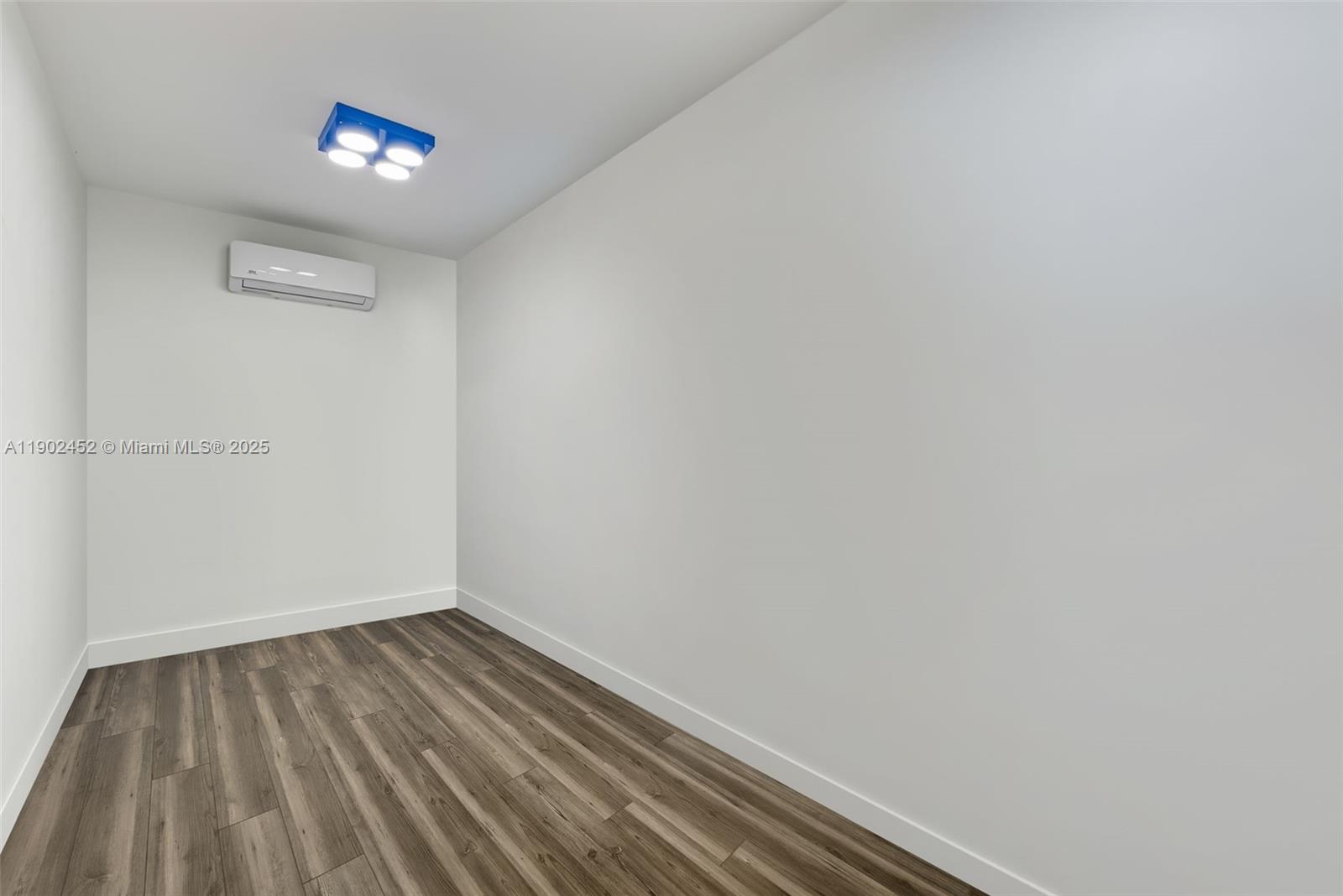 DORAL PALMS SOUTH - Residential Lease