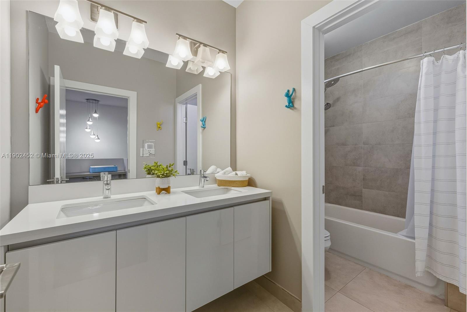 DORAL PALMS SOUTH - Residential Lease