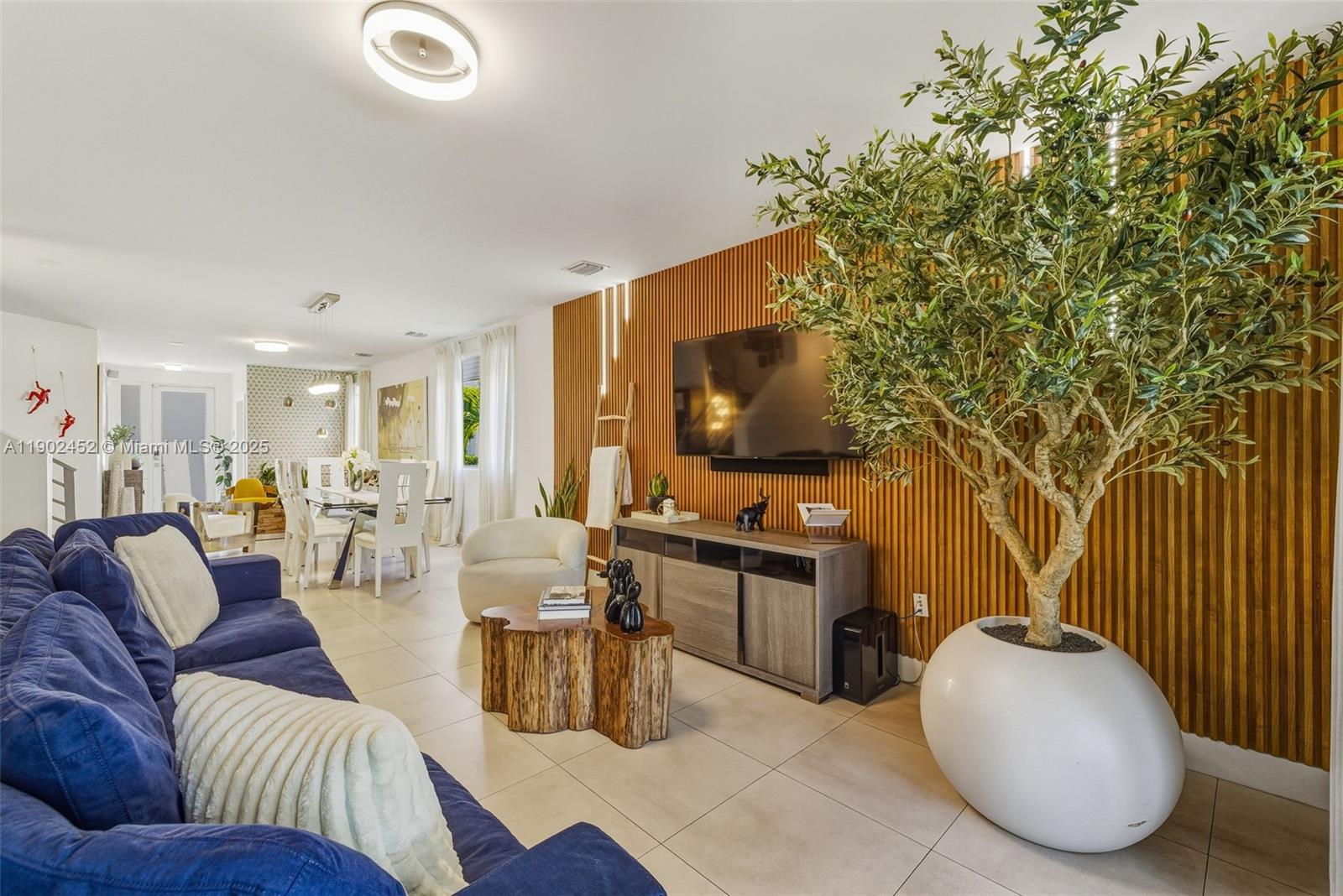 DORAL PALMS SOUTH - Residential Lease