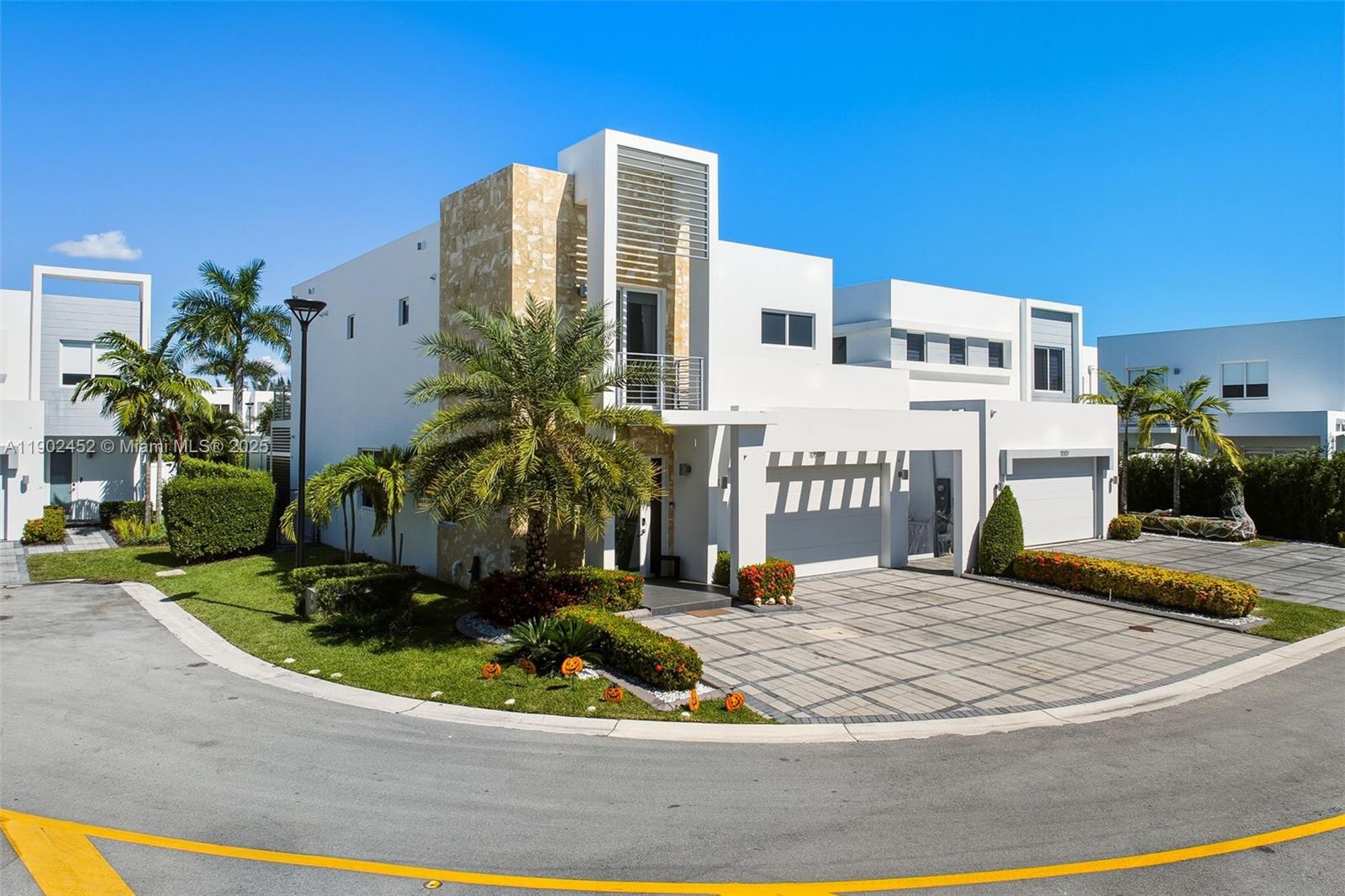 DORAL PALMS SOUTH - Residential Lease