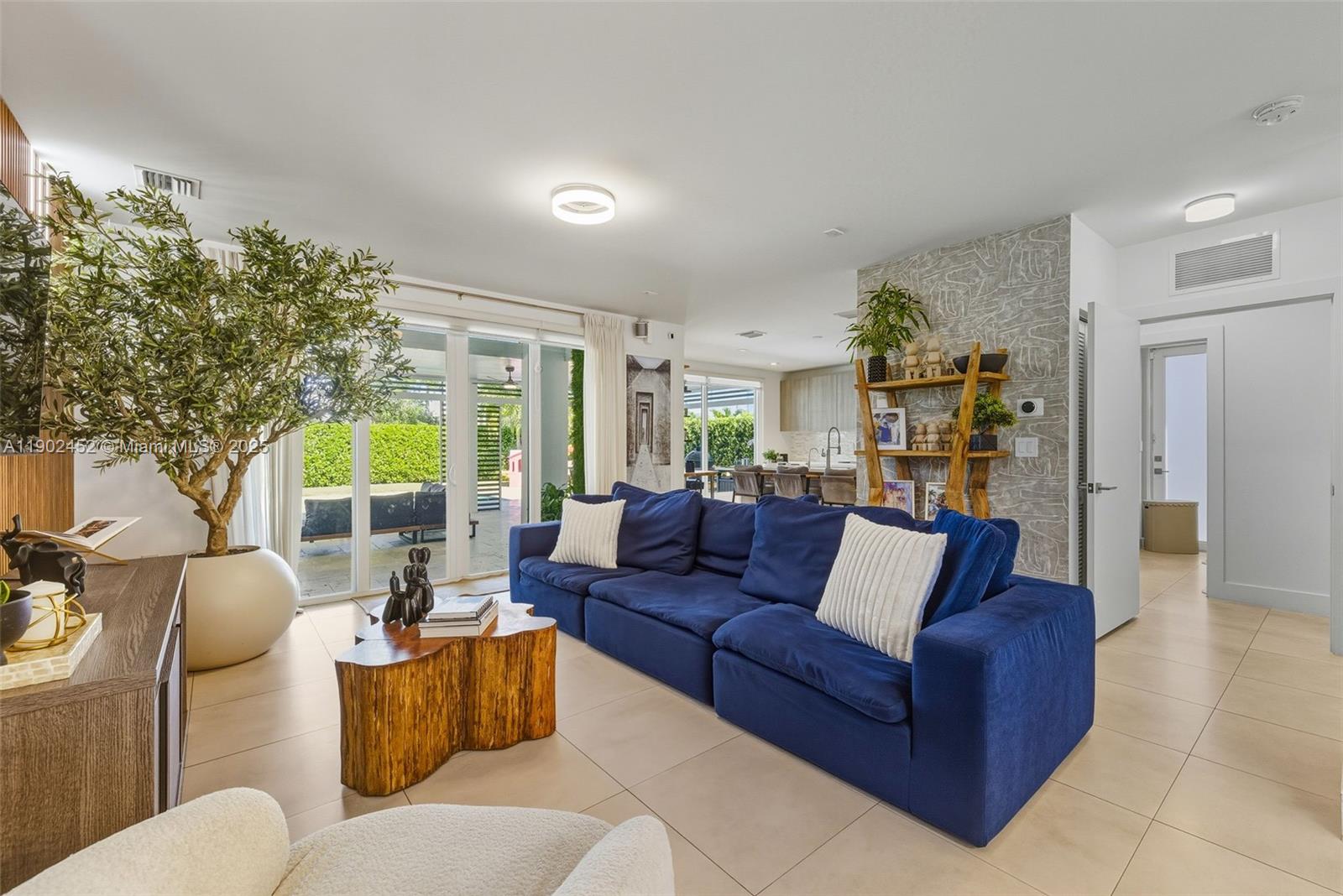 DORAL PALMS SOUTH - Residential Lease