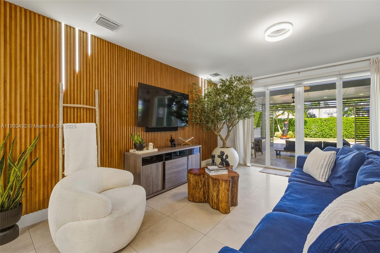 DORAL PALMS SOUTH - Residential Lease