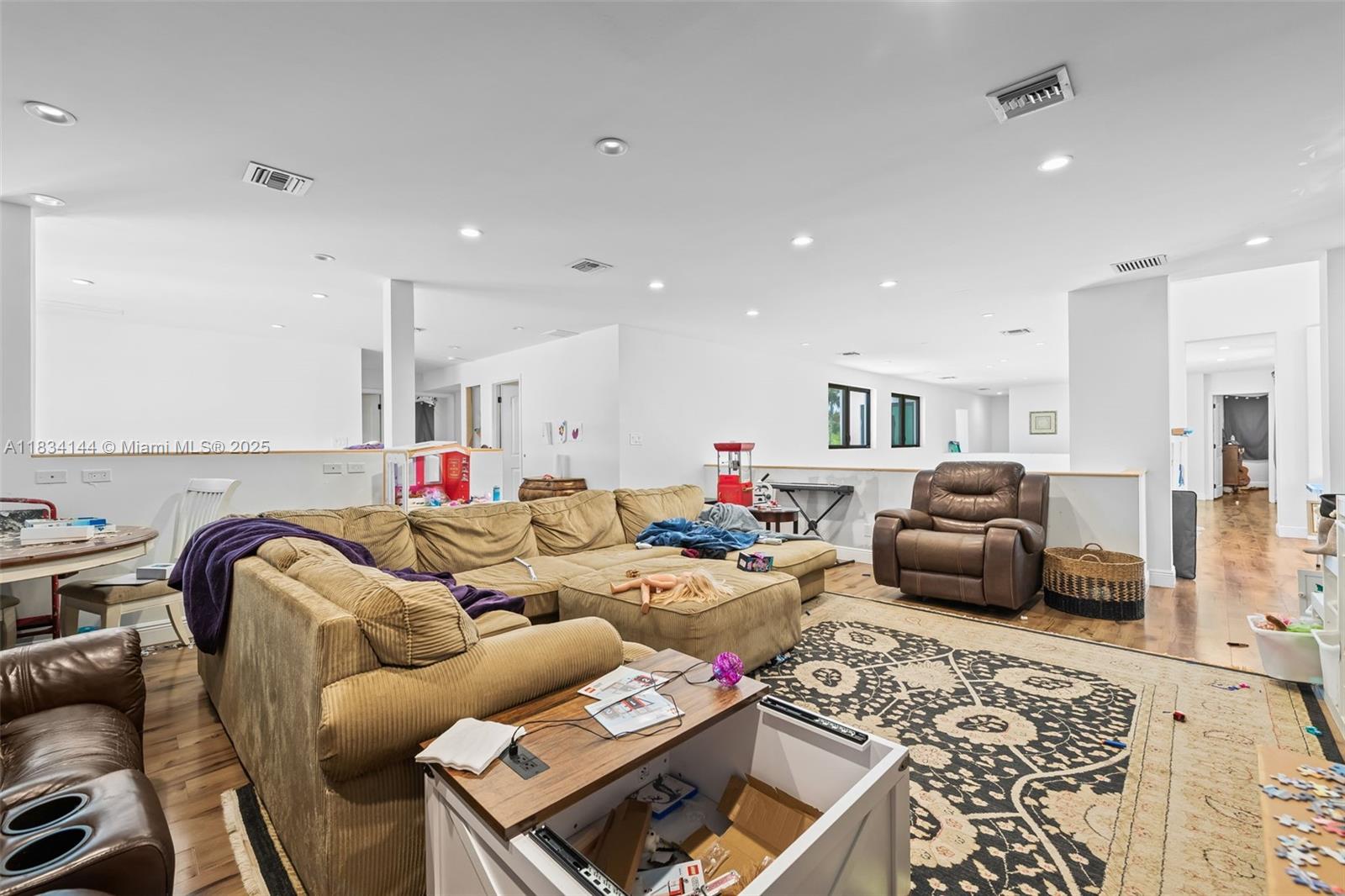 IMPERIAL POINT - Residential