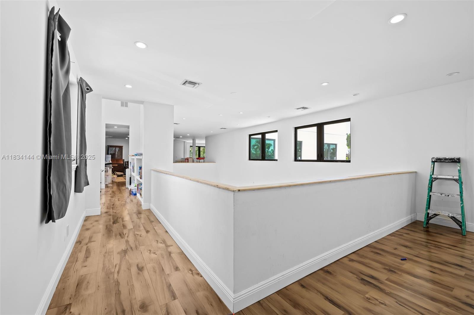 IMPERIAL POINT - Residential