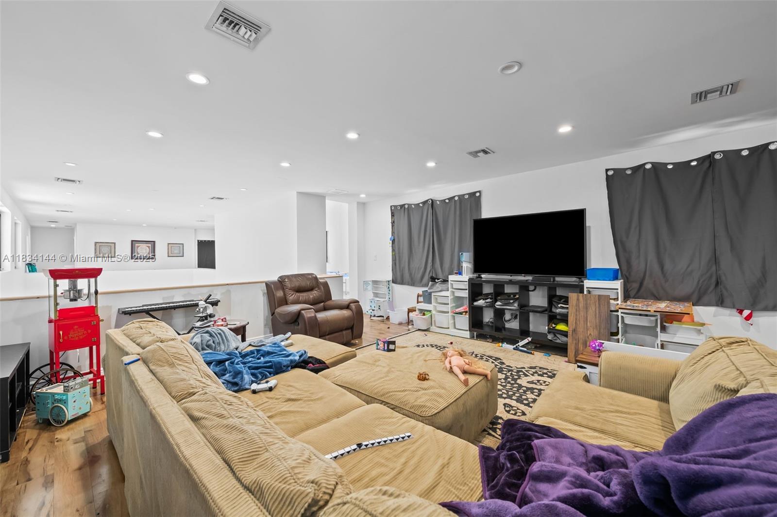 IMPERIAL POINT - Residential