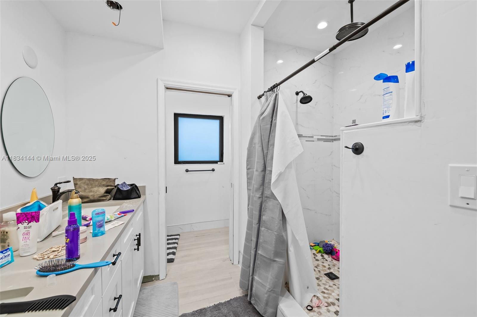 IMPERIAL POINT - Residential