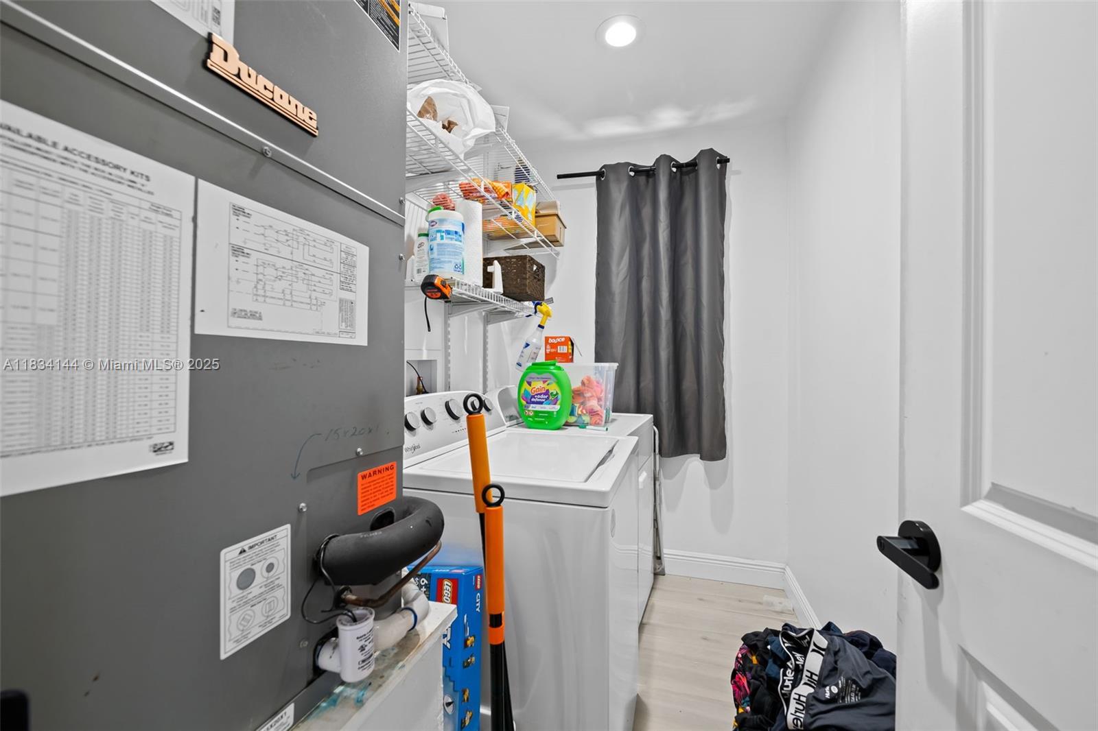 IMPERIAL POINT - Residential