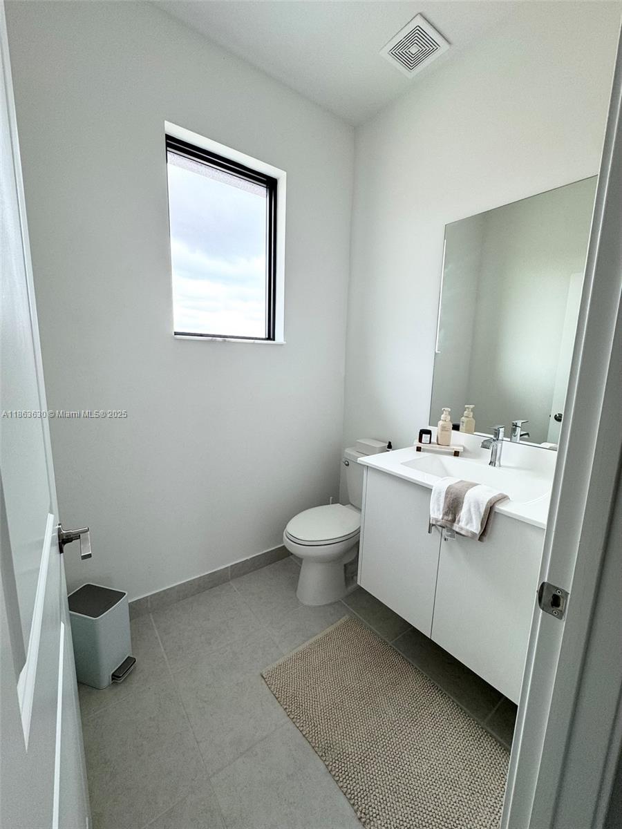 DOWNTOWN DORAL SOUTH PHAS - Residential