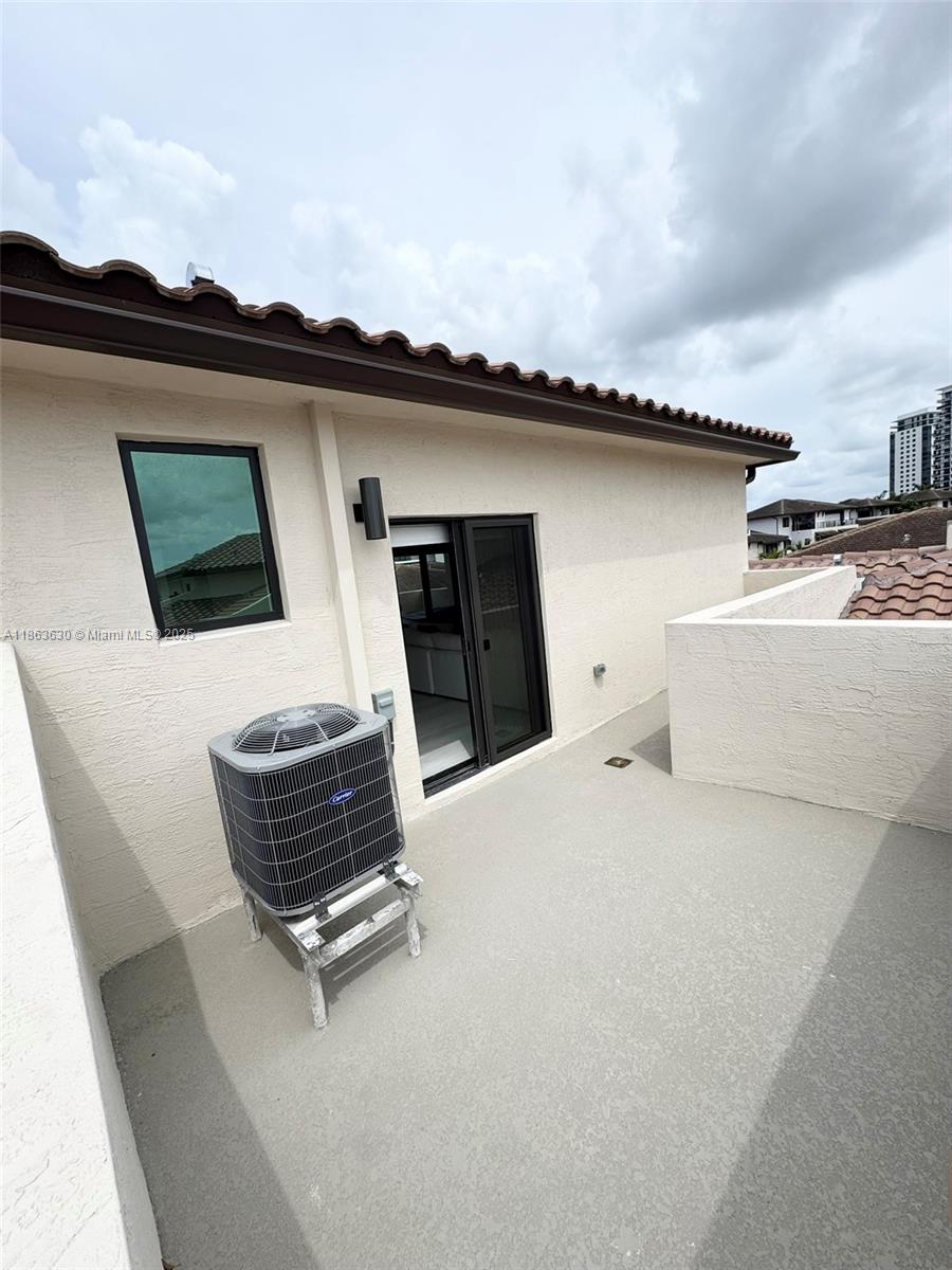 DOWNTOWN DORAL SOUTH PHAS - Residential