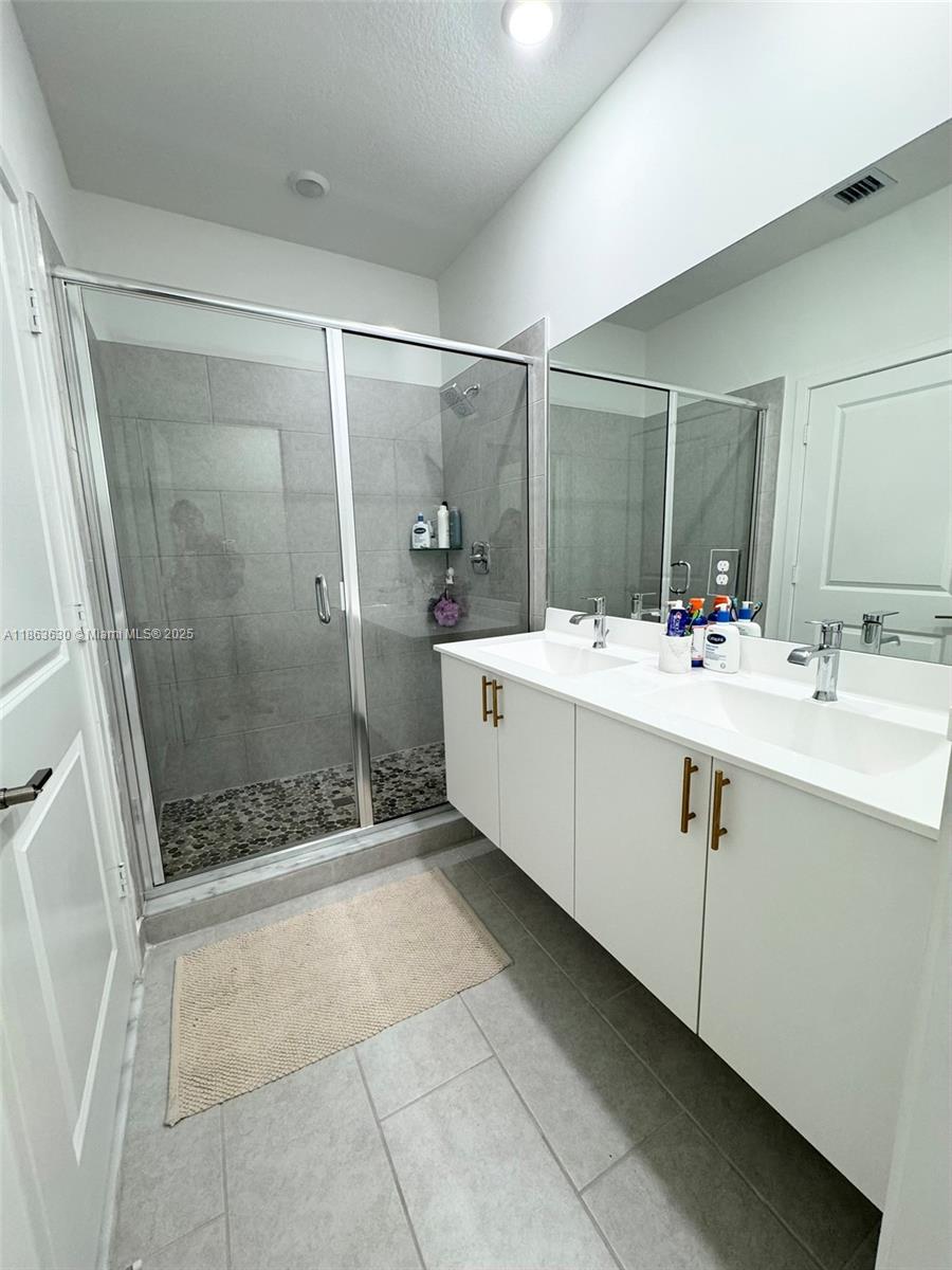 DOWNTOWN DORAL SOUTH PHAS - Residential