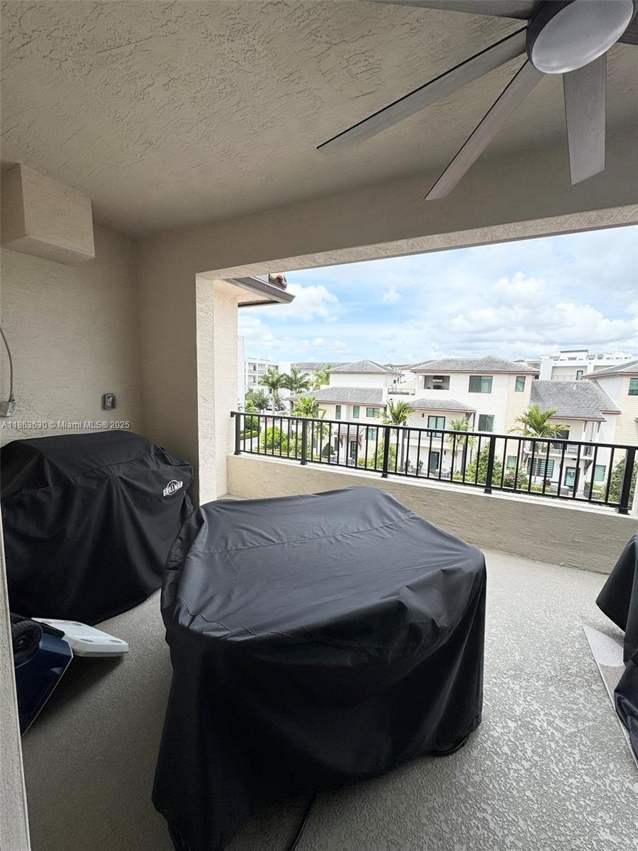 DOWNTOWN DORAL SOUTH PHAS - Residential