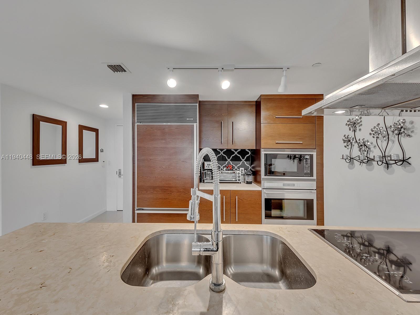 ICON BRICKELL NO TWO - Residential