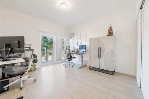 Tiny photo for 120 Salamanca Ave #2A, Coral Gables, FL 33134 (MLS # A12005757)