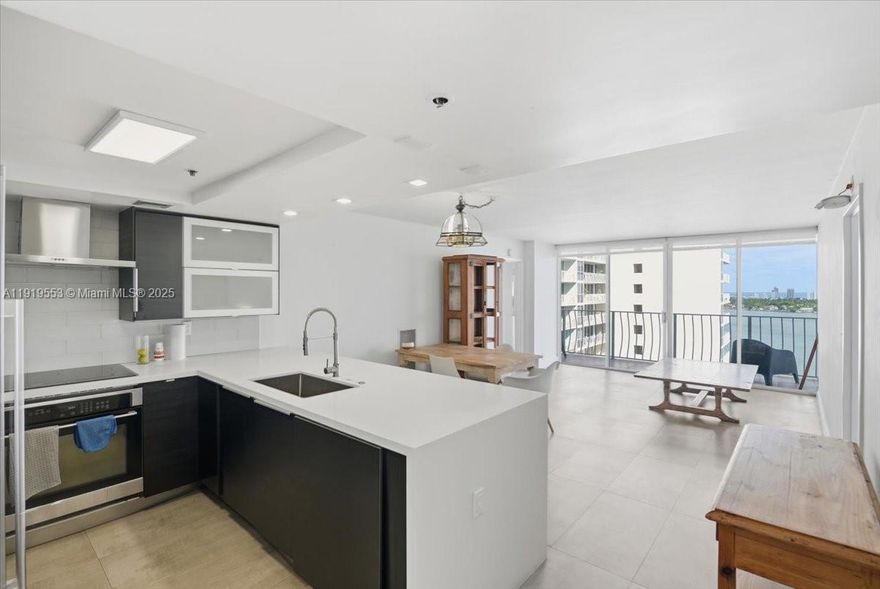 Motivated Seller! Upgraded 2BD/2BA unit on the 21st floor with a split floor plan and stunning Biscayne Bay views. Renovated in 2016 with new floors, a modern kitchen, updated bathrooms, and newer A/C. With minimal TLC and fresh paint, this unit can truly shine. Building features include a pool, a jacuzzi, a secured lobby, covered assigned parking, an on-site coffee shop, a restaurant, and more. Prime location near the beach, Downtown, and Miami Airport, in an area with exciting new developments underway. Tenant occupied. Easy to show.