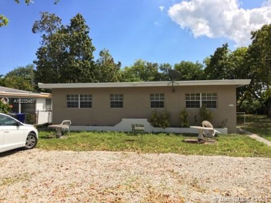 Beautifully remodeled studio styled unit. Brand new kitchen cabinets, counter top, back splash, stainless steel appliances (refrigerator/microwave) and cook top. Updated bathroom with new fixtures, vanity and tiling. Gorgeous new oversize white tile floors throughout, freshly painted and a new A/C unit. First & last only to move in!