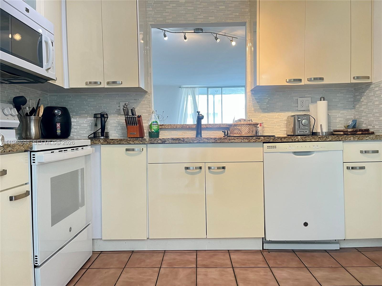 3551 NE 169th St 112