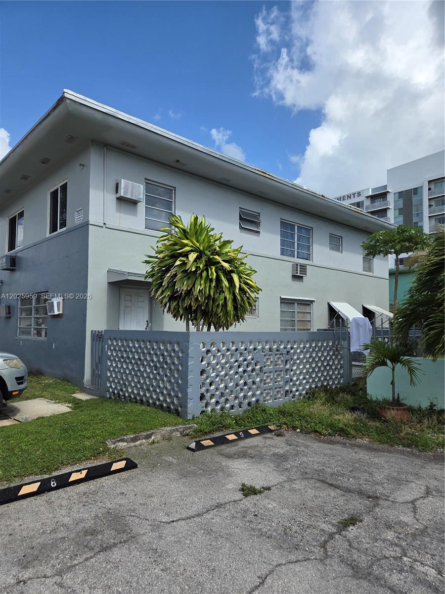 View photos, virtual tours, details... 511 NE 82nd Ter
