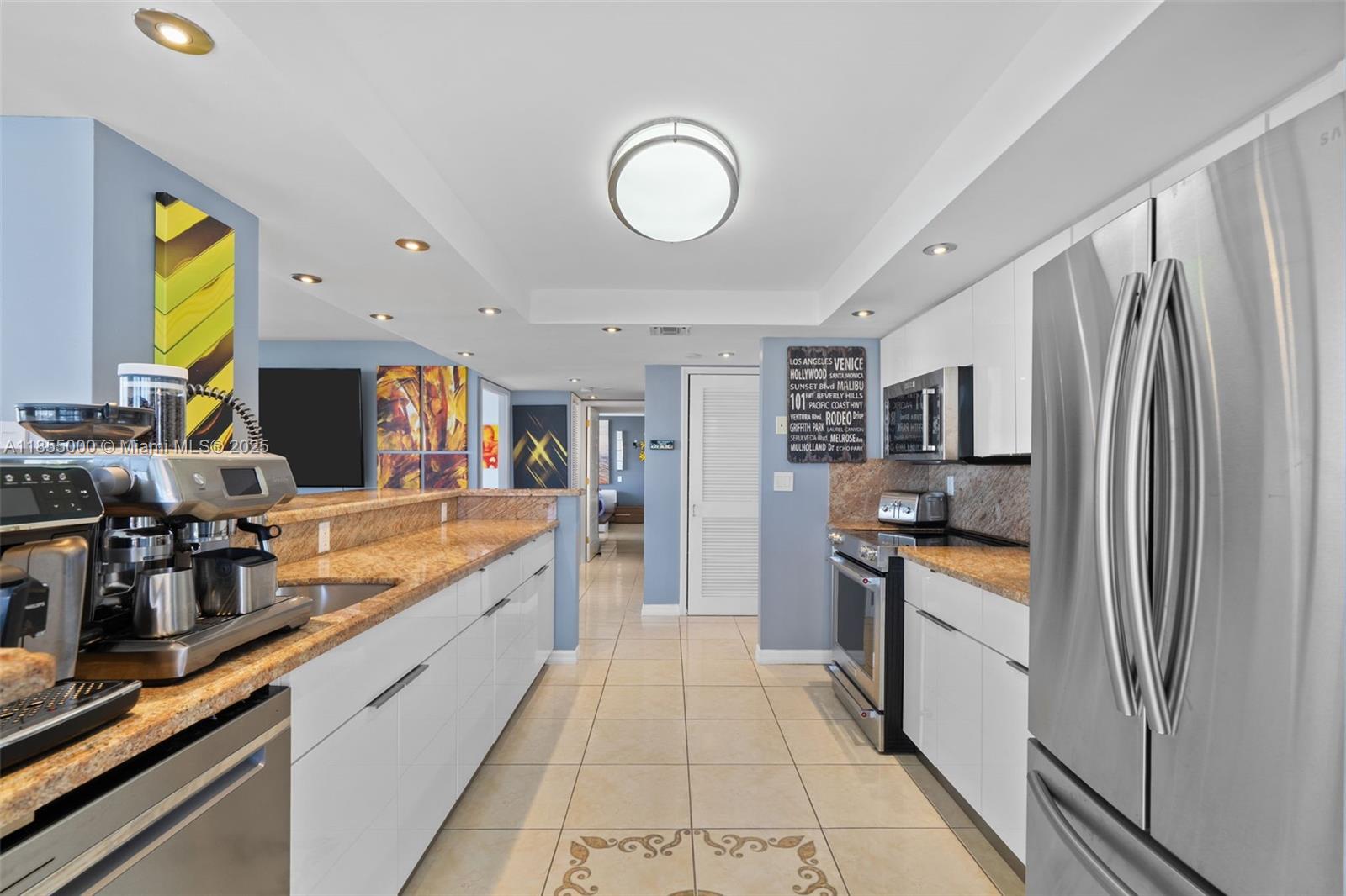 200 Leslie Dr 810