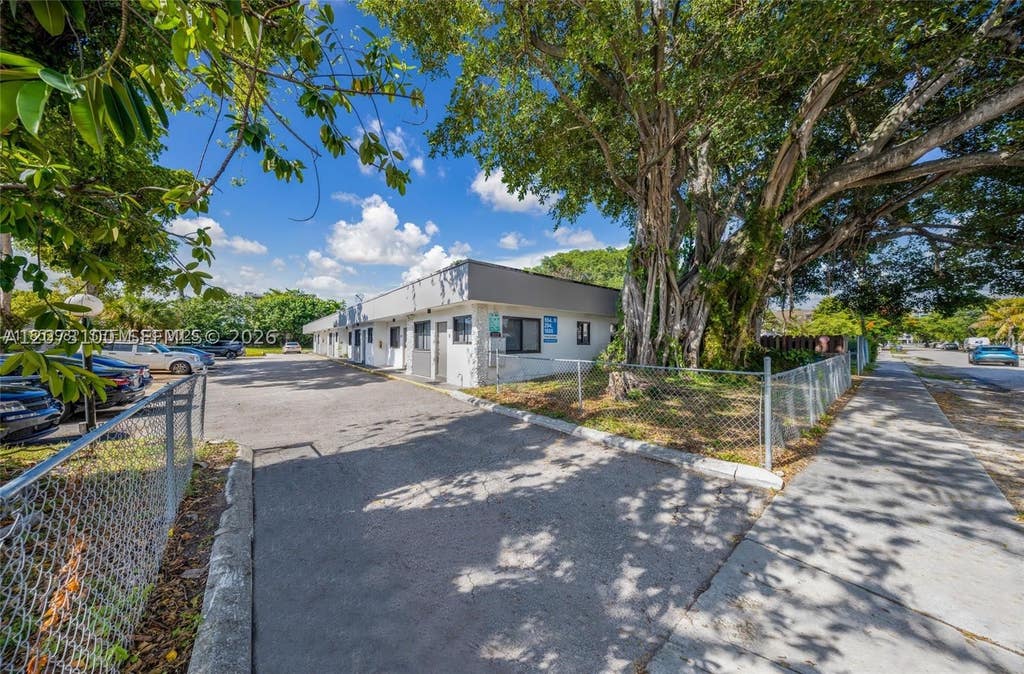 Photo of 2237 Taylor St #3B, Hollywood, FL 33020 (MLS # A12073100)