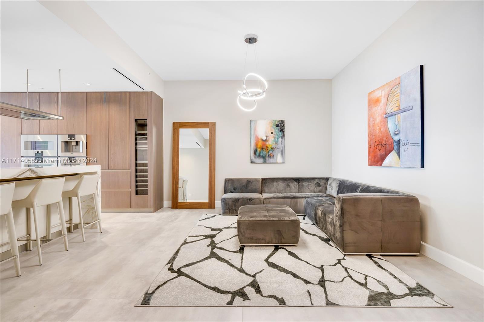 TURNBERRY OCEAN CLUB - Residential