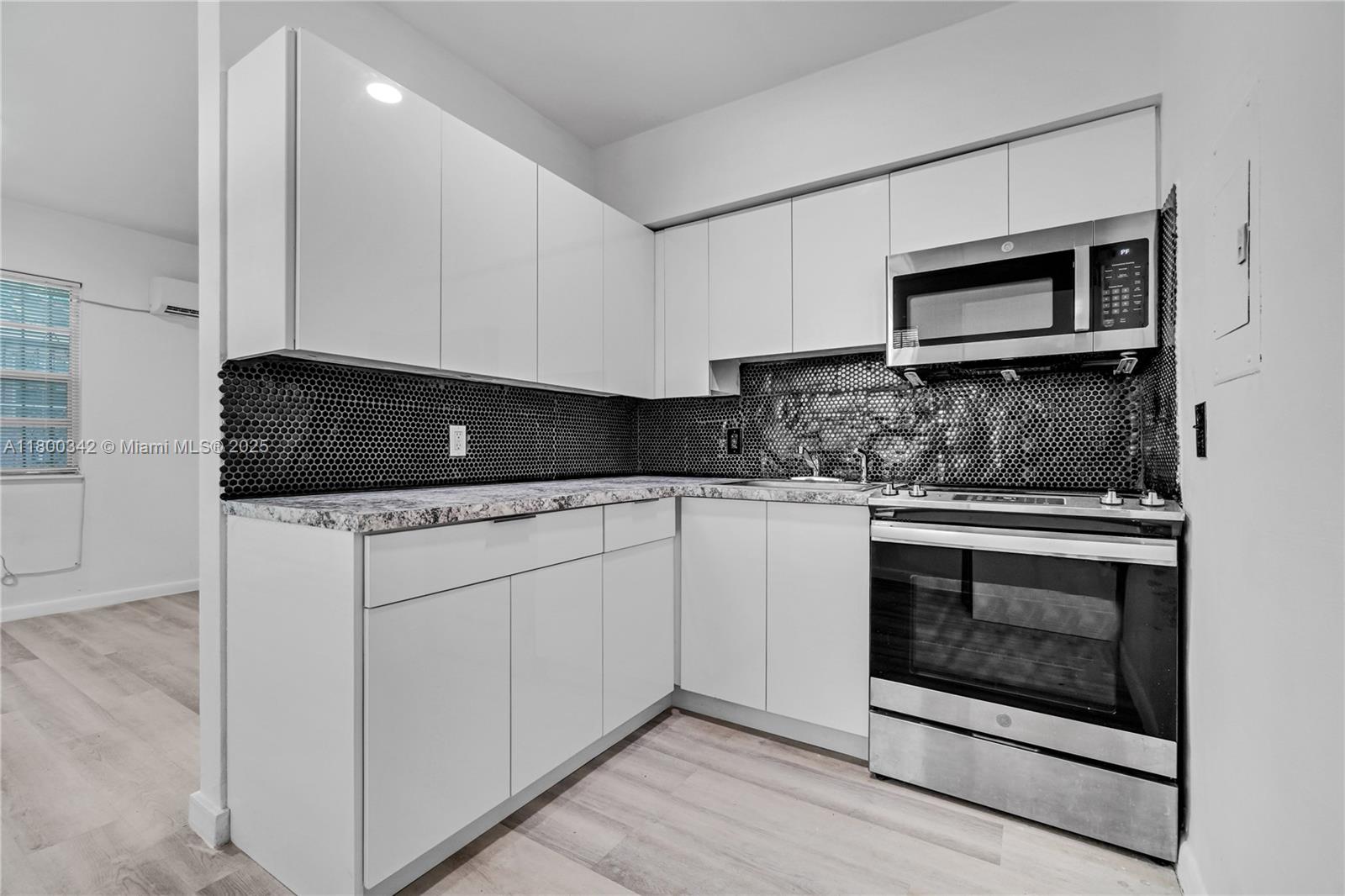 Address Not Disclosed, Miami, Broward County, Florida - 1 Bedrooms  
1 Bathrooms - 