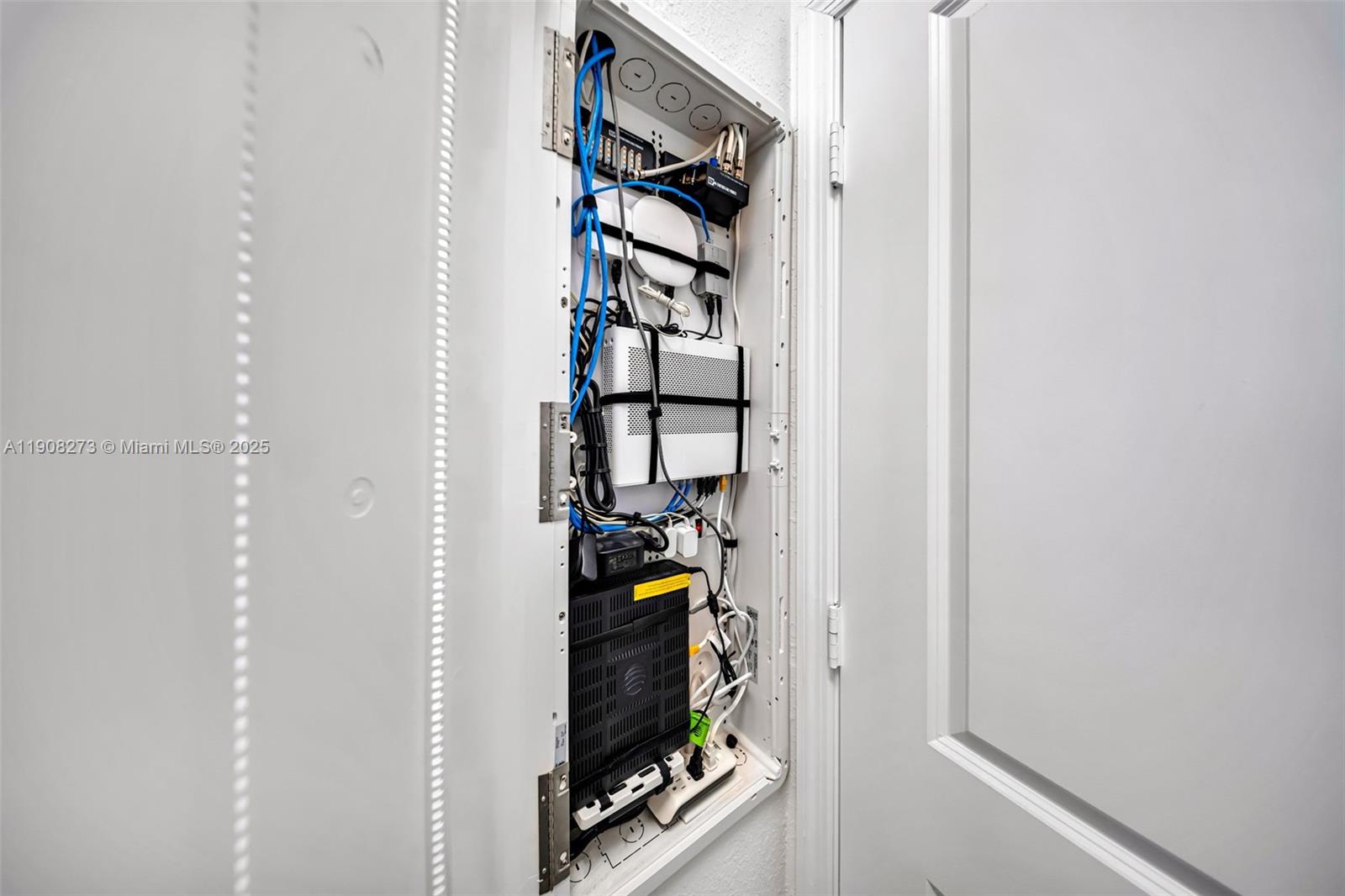 S ALLAPATTAH GARDENS - Residential Lease