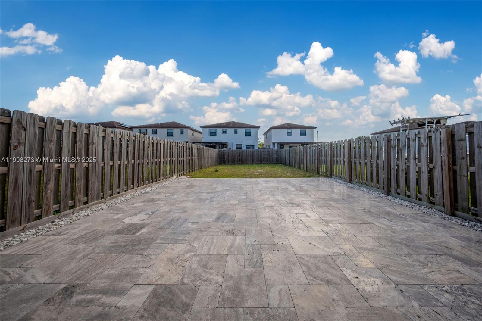 S ALLAPATTAH GARDENS - Residential Lease