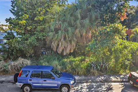 Photo of 424 N J St, Lake Worth, FL 33460 (MLS # A11982240)