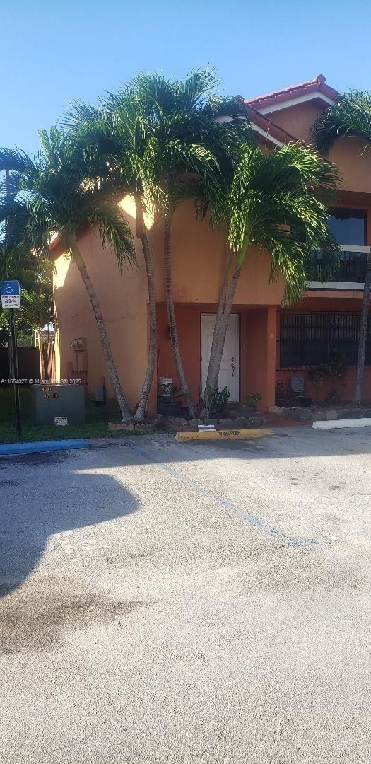 Ample 3/2 Bath Corner unit, recently remodeled, Balcony on the Master Bedroom. 2 assigned parking and ample guess parking. Centrally located, Malls, shopping Center, public transportation. Vacant easy to show. WATER/SEWER AND ELECTRICITY INCLUDED!!!!