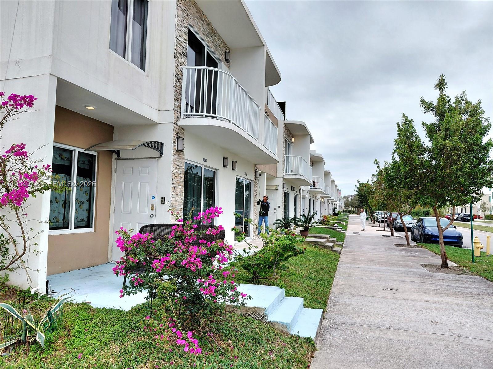 PARADISE GARDENS - Residential