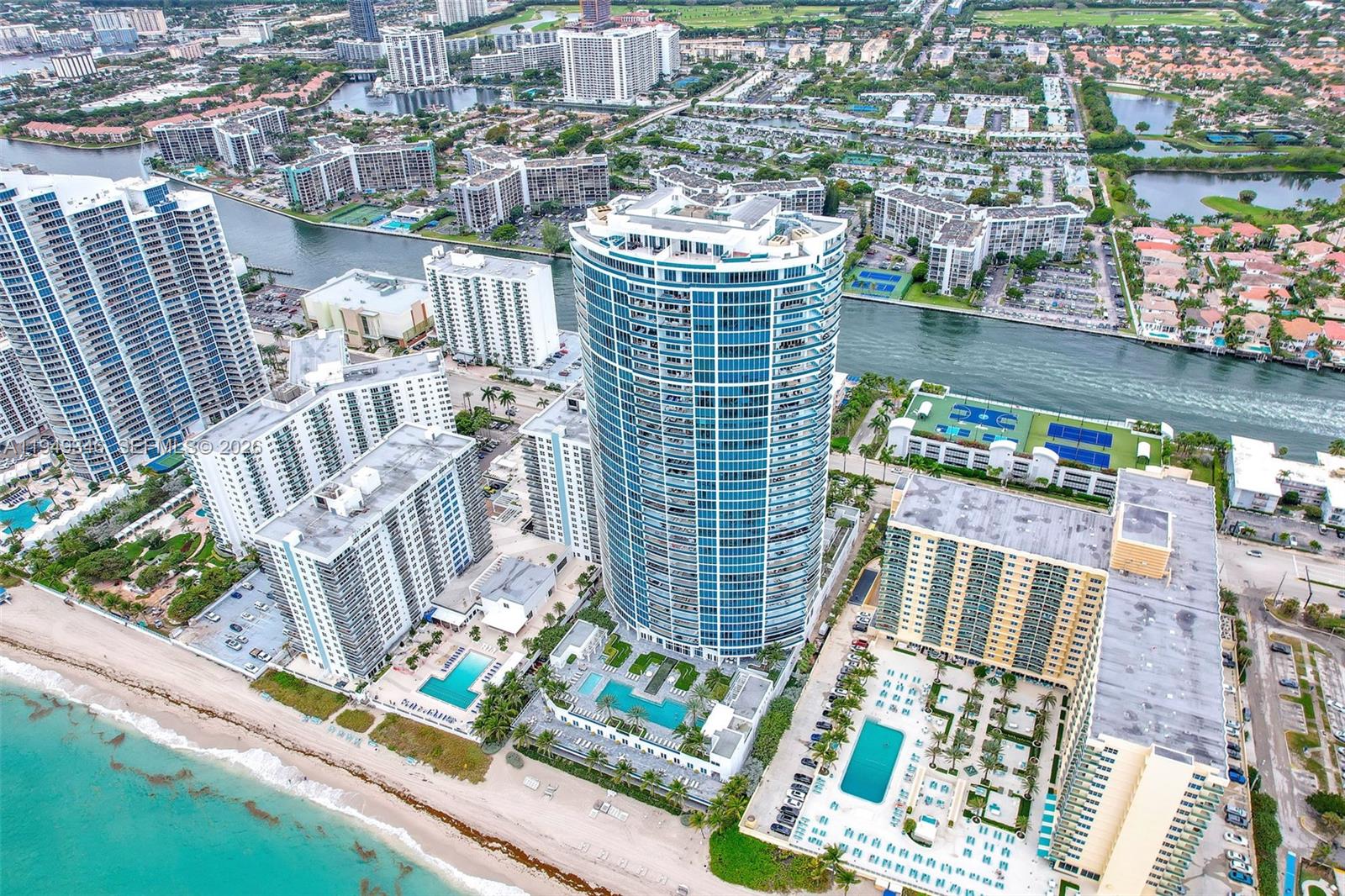 TRUMP HOLLYWOOD - Residential