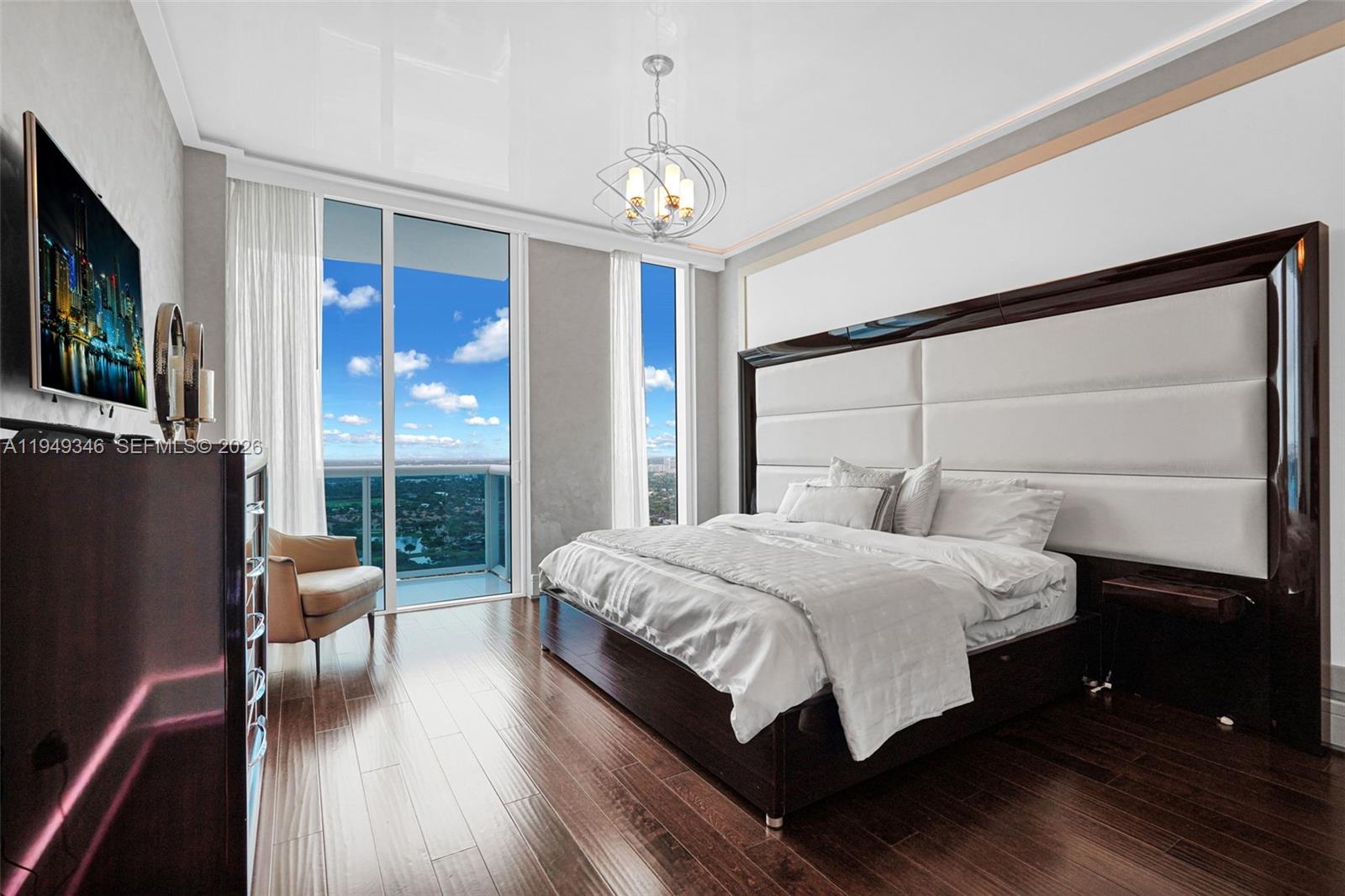 TRUMP HOLLYWOOD - Residential