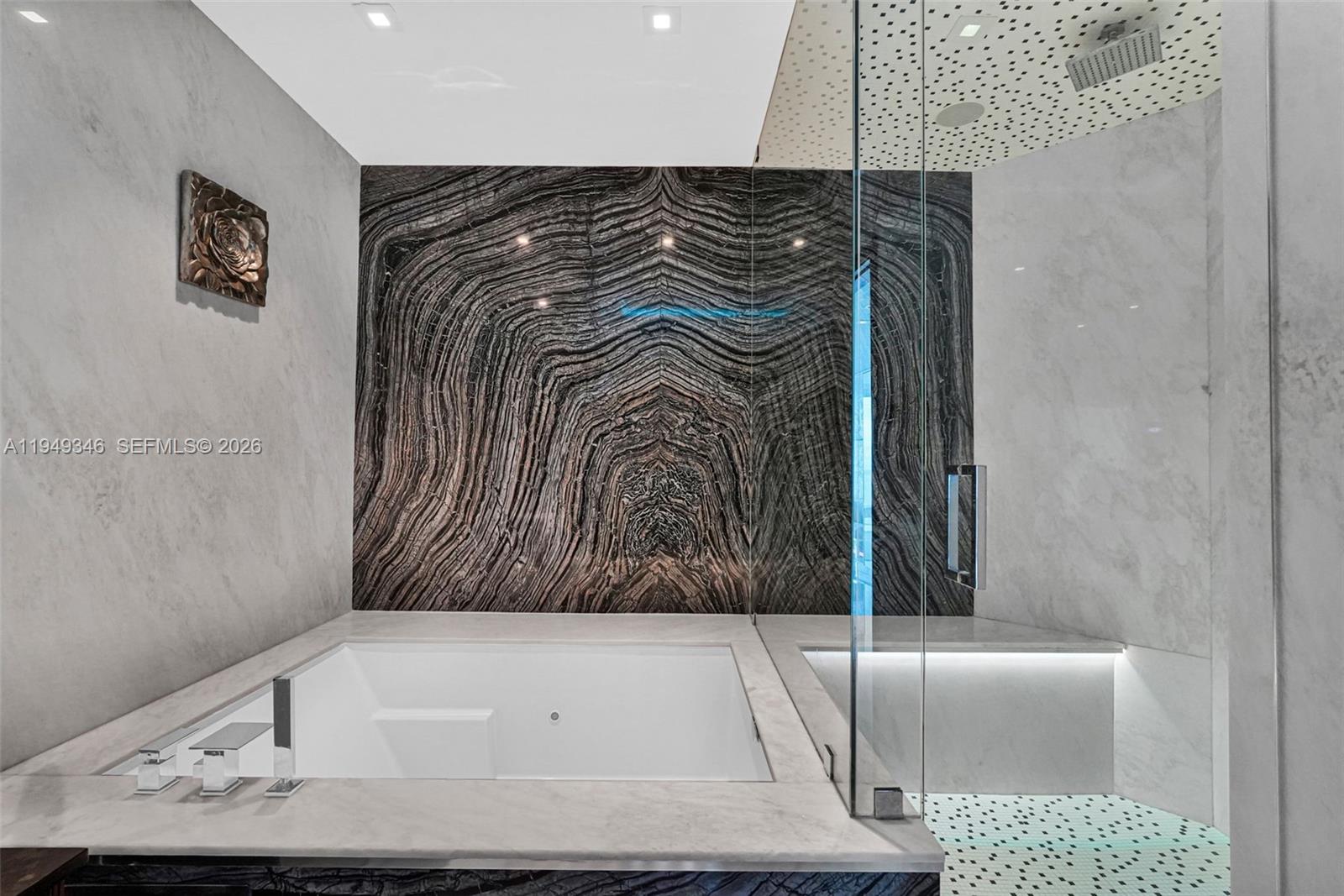 TRUMP HOLLYWOOD - Residential