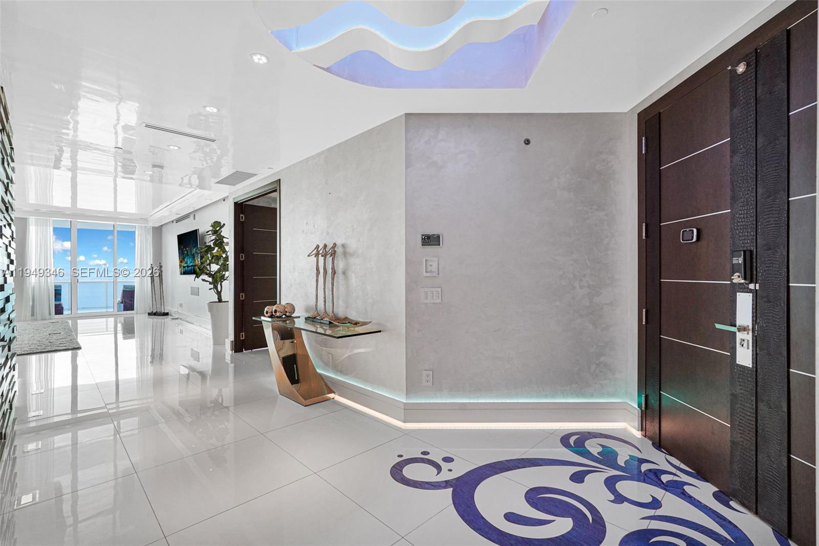 TRUMP HOLLYWOOD - Residential