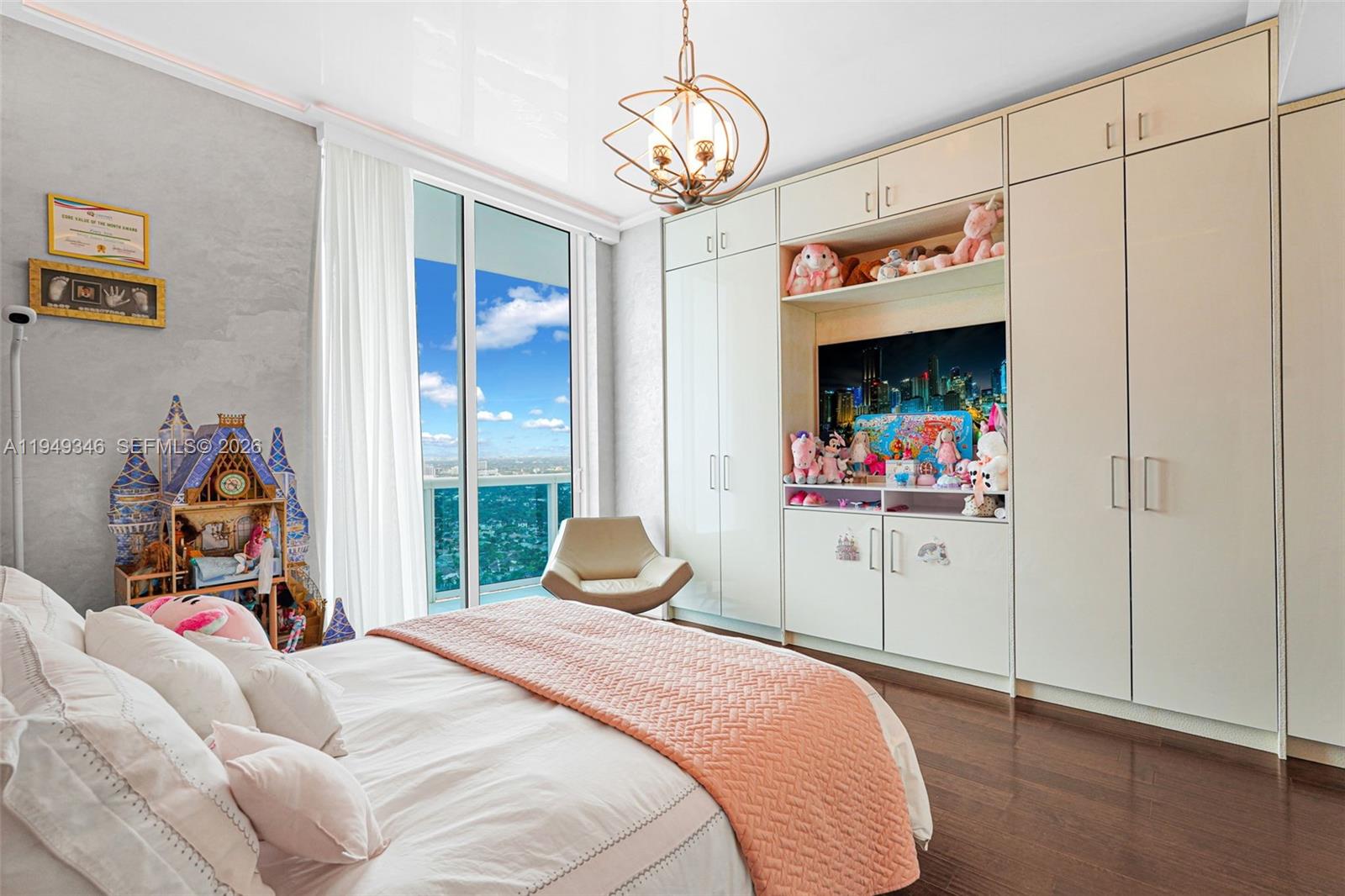 TRUMP HOLLYWOOD - Residential